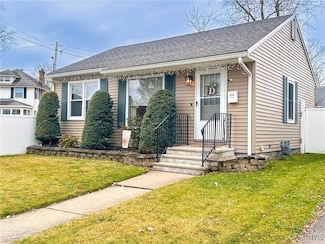 1674 Grandview Ave, Utica, NY 13502