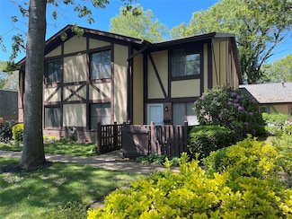 158 Cambridge Dr, Port Jefferson Station, NY 11776