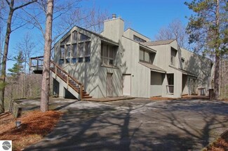 5014 Woodridge Rd, Glen Arbor, MI 49636