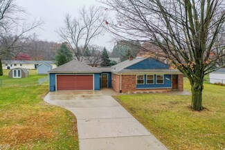 4916 Rioview Dr, Clarkston, MI 48346