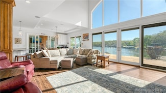 394 Woodland Heights Dr, Sunrise Beach, MO 65079
