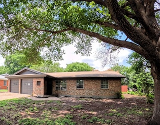 2000 Bettibart St, Fort Worth, TX 76134