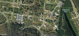 000 Yarbro Harbor Dr, Decaturville, TN 38329