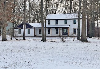 640 Oakhaven Dr, Mogadore, OH 44260
