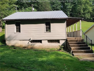 64 Haystack Ln, Charleston, WV 25311