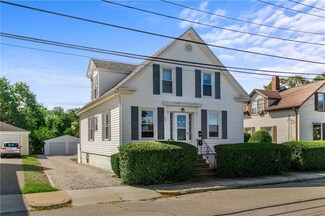 32 Washington St, Bristol, RI 02809