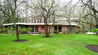 333 Juneberry Rd, Riverwoods, IL 60015