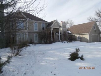 9S610 Lorraine Dr, Willowbrook, IL 60527