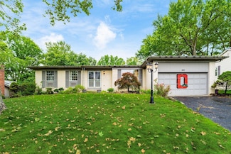 893 Singing Hills Ln, Columbus, OH 43235
