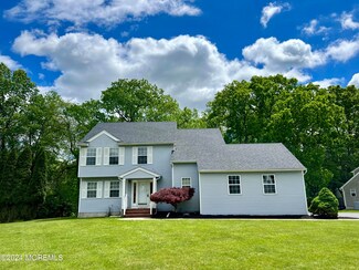 28 Teakwood Dr, Jackson, NJ 08527
