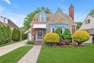 590 Langley Ave, West Hempstead, NY 11552