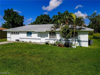 6220 Meadowview Cir, Fort Myers, FL 33916