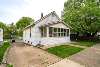 906 E Chestnut St, Bloomington, IL 61701