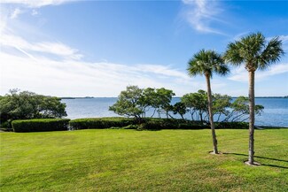 102 Spyglass Ln, Vero Beach, FL 32963