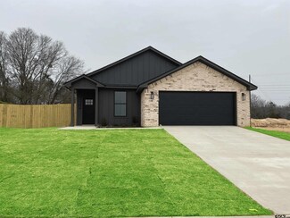 17438 Crossing Cir, Lindale, TX 75771