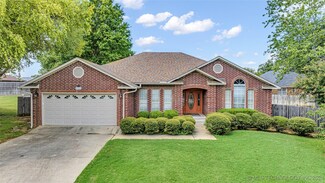 2005 Stratford Ct, Ardmore, OK 73401