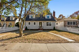 78 Jesse St, Freeport, NY 11520