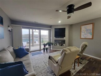 72 Park Pool Dr Unit 1A, Kaiser, MO 65047