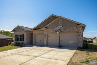 206 Antler Ridge Dr, Huntsville, AL 35811