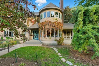 142 Cambridge St, Saint Paul, MN 55105