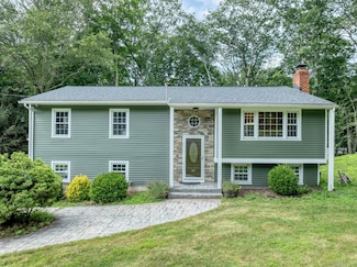 99 Pine Knob Terrace, Milford, CT 06461