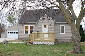 1206 W 18th St, Cedar Falls, IA 50613