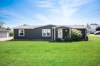 302 N 5th St, Summitville, IN 46070