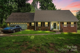 2701 Castes Dr, Pfafftown, NC 27040