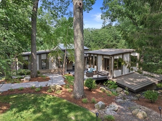 1913 Hillside Ct, Delafield, WI 53018