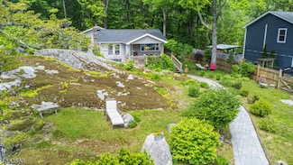 36 Lake Shore Rd W, Stockholm, NJ 07460