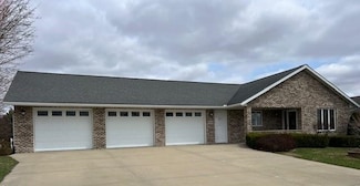 609 S Washington St, Garnavillo, IA 52049