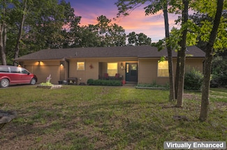 150 Meadow Ave, Branson, MO 65616