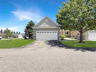 1528 Castle Dr, Petoskey, MI 49770