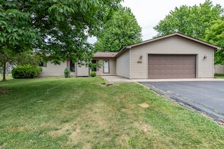 814 E Oak St, Silver Lake, WI 53170