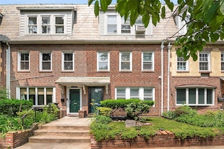 100-15 Ascan Ave, Forest Hills, NY 11375