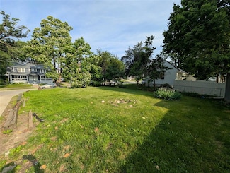909 24th St, Des Moines, IA 50312