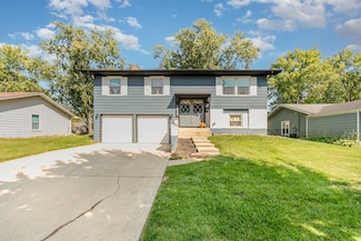 1415 N Oakmont Rd, Hoffman Estates, IL 60169