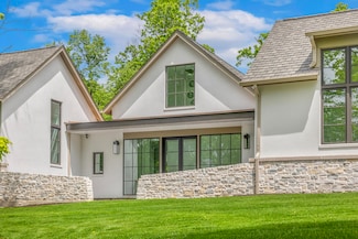 1572 N Creekside Ln, Lake Geneva, WI 53147