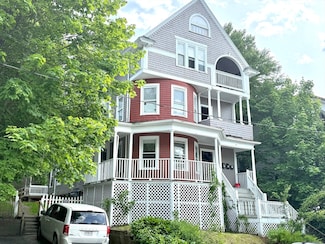 16 Hillside St, Worcester, MA 01610