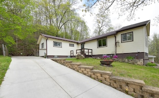 1437 Lake Dr, Hubertus, WI 53033
