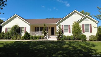 78 Southfield Rd, Calverton, NY 11933