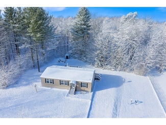 908 Deer Yard Dr, Saint Albans City, VT 05478