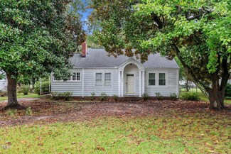 1005 S 9th St, Lillington, NC 27546