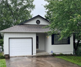 1830 S Whitney Dr, Independence, MO 64057