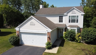 4 Hummingbird Ct, Streamwood, IL 60107