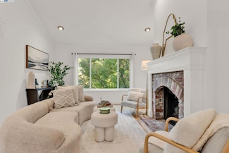 394 Camelback Rd, Pleasant Hill, CA 94523