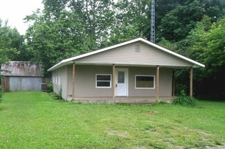 445 E Pike St, Roann, IN 46974