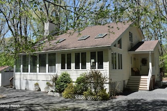 811 Paddock Ct, Hawley, PA 18428