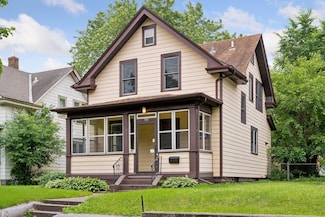 884 Thomas Ave, Saint Paul, MN 55104