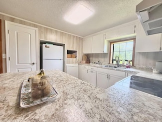 3439 E River Rd, Lumber City, GA 31549